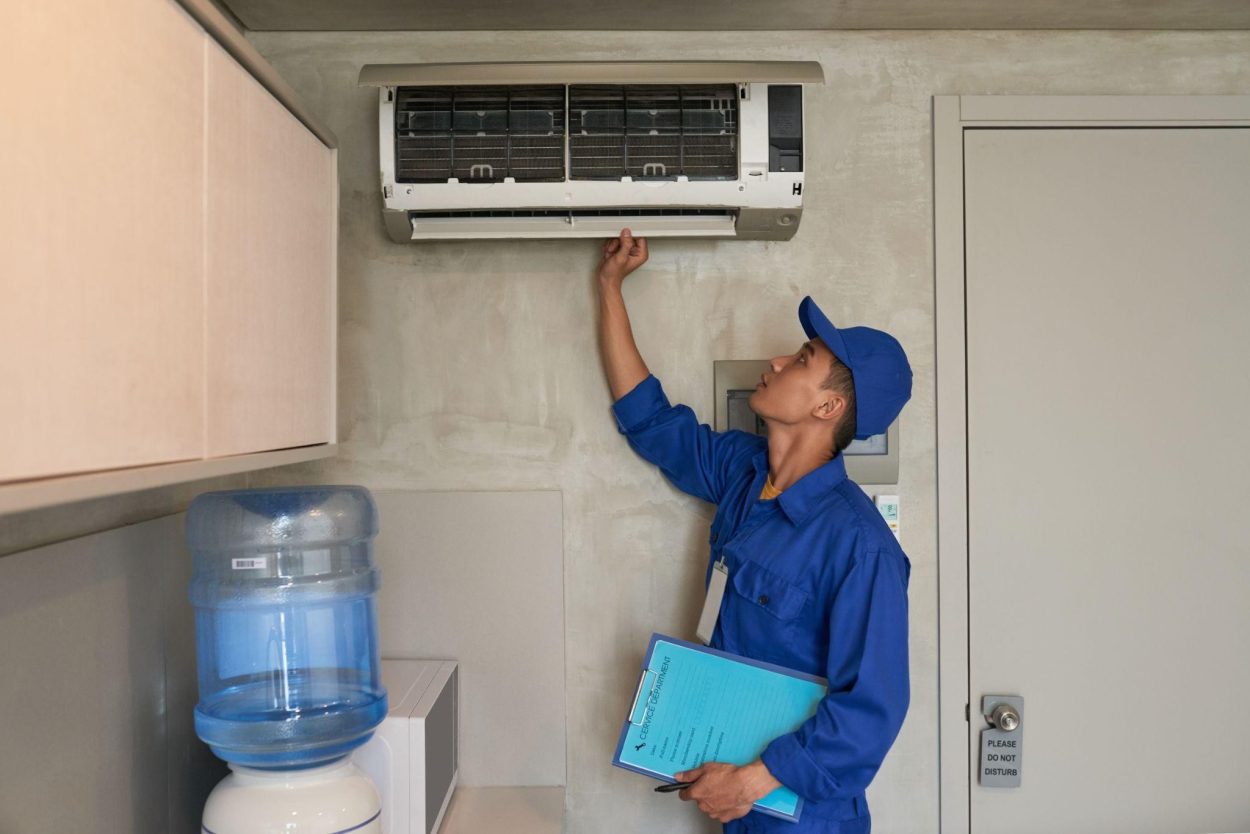 Technician inspecting an AC unit for Atlanta homes. Choosing the right AC involves considering factors like energy efficiency and home size.